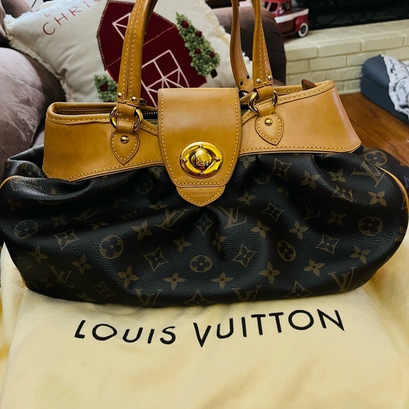 Louis Vuitton bow tie! They do not make anymore. I need a big one. Message me - Picture 2 of 3